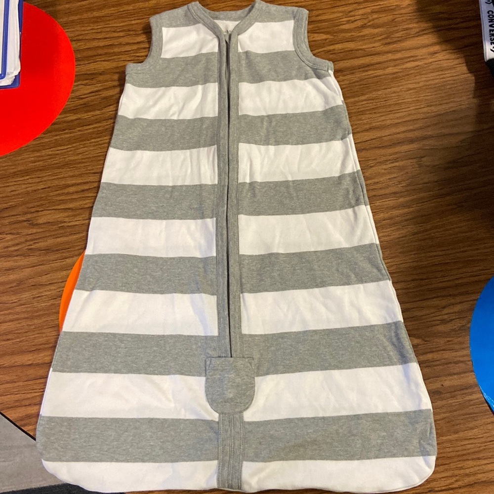 Burt’s Bees sleep sack, NWOT. Size small. 10-18lbs, 0-6 months.